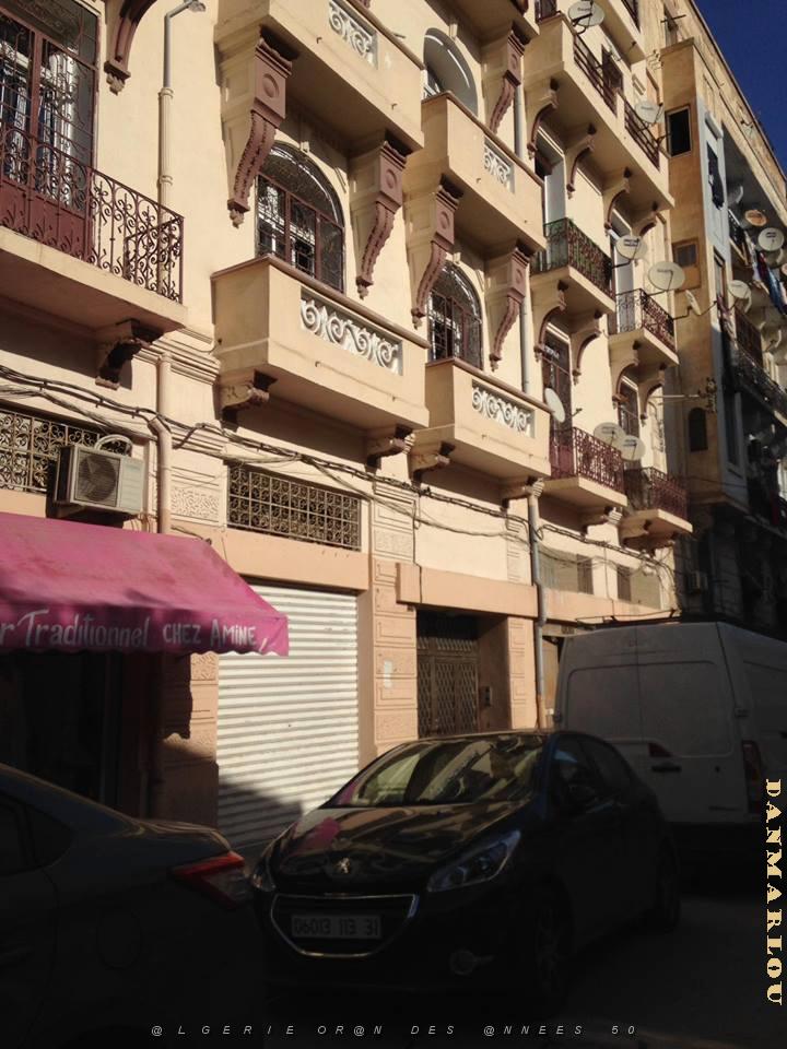 ORAN Bd de l'Industrie .Immeuble de l'ancienne Ecole Wanebroucq.jpg